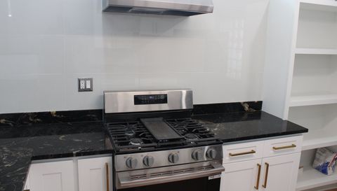 8312 S KENWOOD Avenue