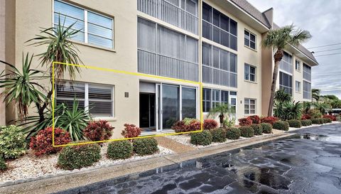 1400 Tarpon Center