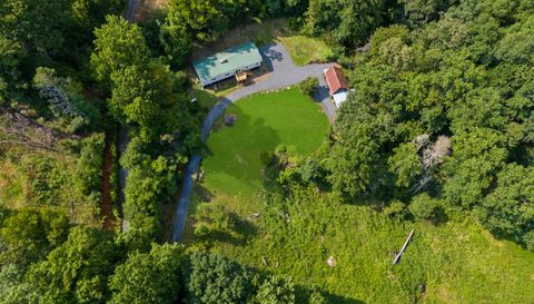 1218 Sweet Creek Rd