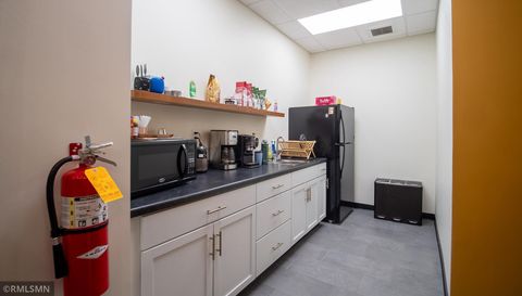 223 Broadway Avenue N