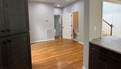 2528 Treetop Ln