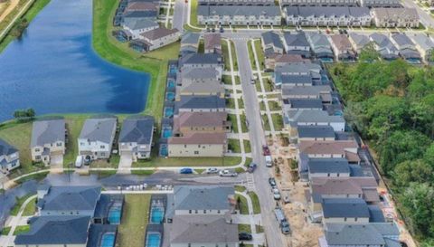 1692 TROPICAL PALMS CIRCLE