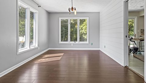 272 Canterbury Dr