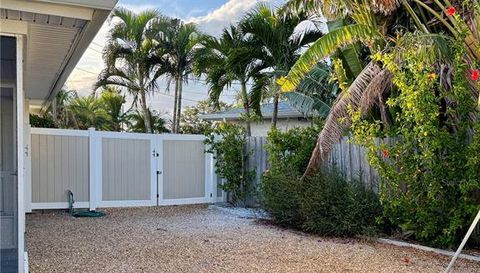 745 SUNSET COVE