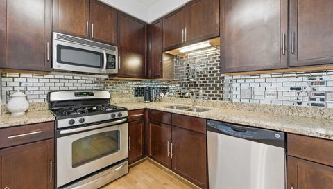 1134 W Granville Avenue