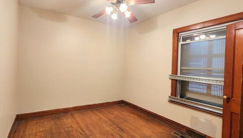 10742 S Prairie Avenue