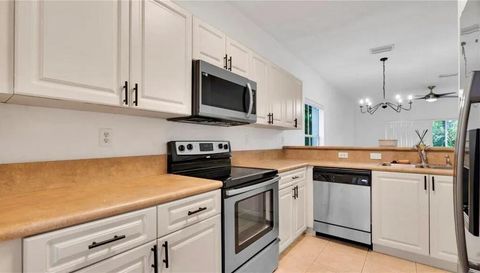 4921 SW 140th Terrace