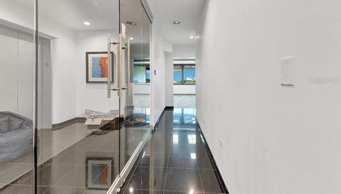 207 Calle Del Parque