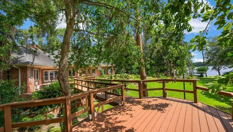 996 NW SCENIC LAKE DRIVE
