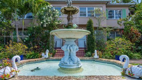 28 Almeria Ave