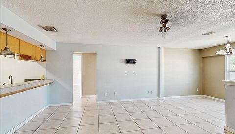 117 N MERCURY AVENUE