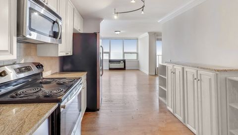 5733 N Sheridan Road