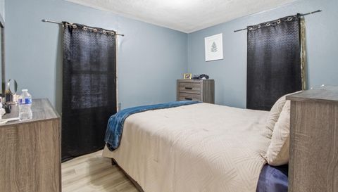 1223 N Centennial St