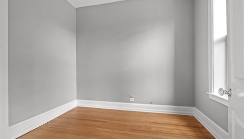 1658 W Nelson Street