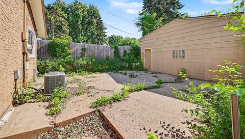 401 42nd Ave NE