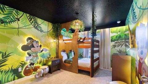 1692 TROPICAL PALMS CIRCLE