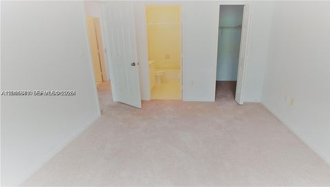 1528 Se 24th Ct
