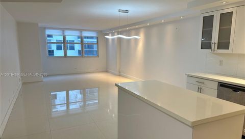 6039 Collins Ave