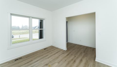 1816 Robinson Lane NE