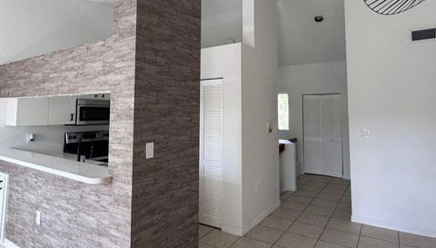 1304 Glenmoor Dr