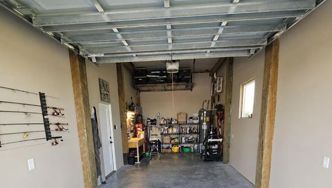 1525 S Live Oak St