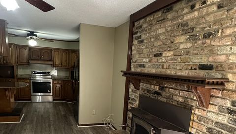 3350 Woodard Dr