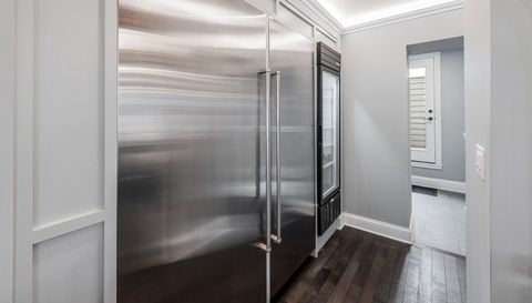 2712 W Sunnyside Avenue