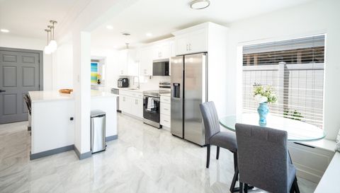 166 Bayside Dr