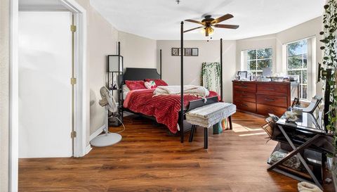 8517 ISLAND BREEZE LANE