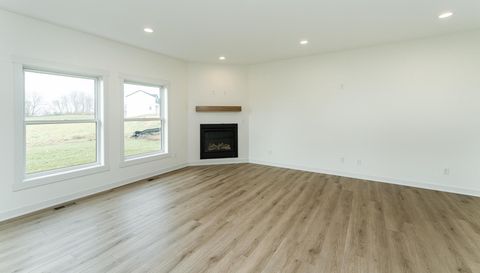 1816 Robinson Lane NE