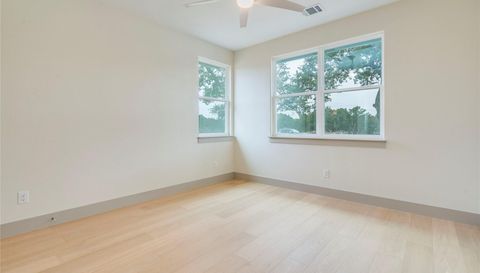 8 Huisache LN