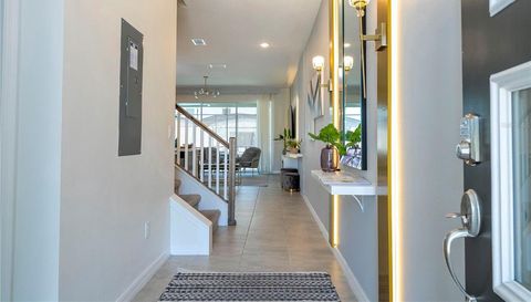 1692 TROPICAL PALMS CIRCLE