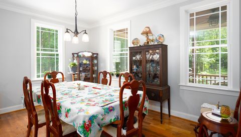 698 Maple Springs Ln