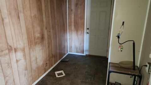 905 East Washing Street