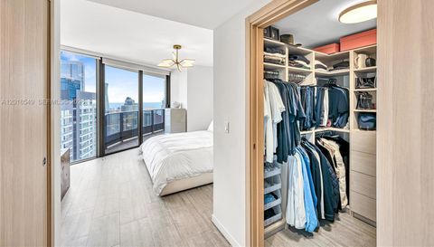 1000 Brickell Plz