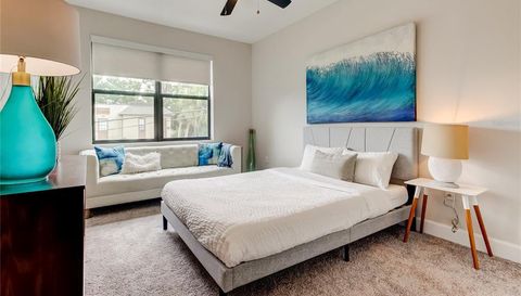 204 N MANHATTAN AVENUE