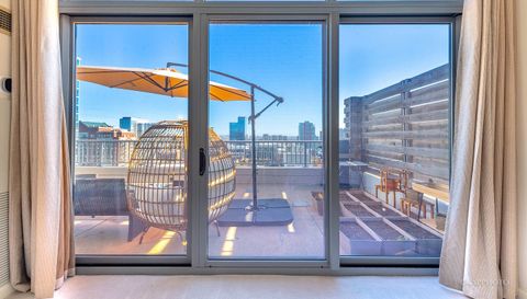 1600 S Prairie Avenue