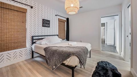 2707 Burlington Blvd