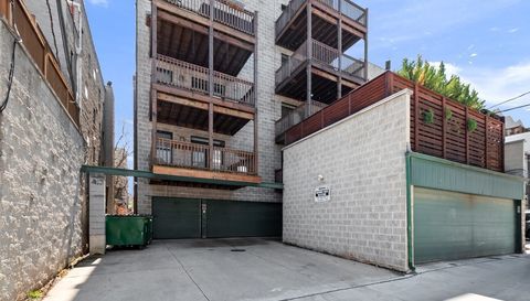 840 W Buckingham Place