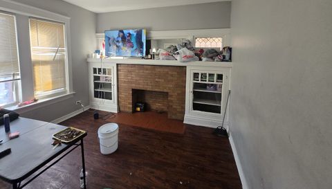 6738 S Prairie Avenue