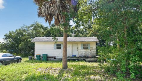2282 Diplomat Dr