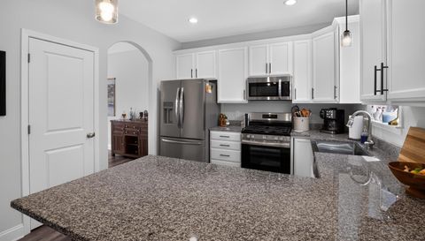725 Dottie Ct