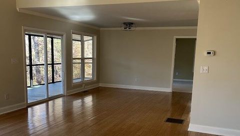 209 Falcon Crest Way