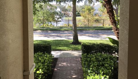 141 E Thatch Palm Cir