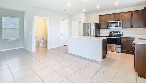 1823 Summer Serenity Dr