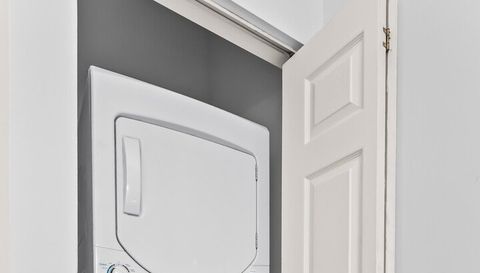 845 W Belle Plaine Avenue