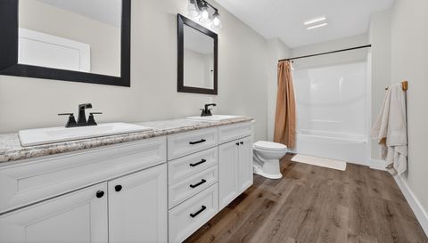 2252 Applegrove St NE