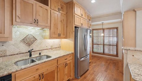 4312 Bellaire Dr S #203