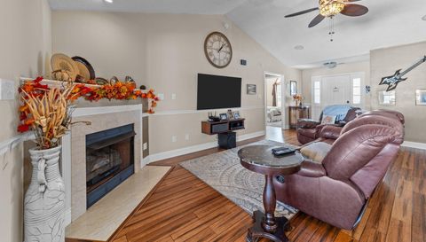 200 Silverbelle Blvd