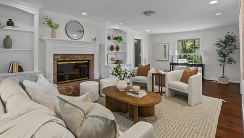 314 Lamplighter Ln SE